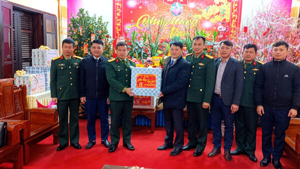 Đảng ủy, HĐND, UBND, Ủy ban MTTQ Việt Nam xã Quan Sơn đã tổ chức thăm, tặng quà và chúc tết các đơn vị quân đội, công an