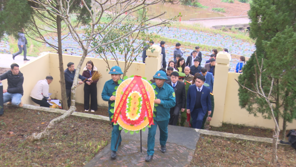 XÃ QUAN SƠN DÂNG HƯƠNG TRI ÂN CÁC ANH HÙNG LIỆT SĨ NHÂN DỊP TẾT NGUYÊN ĐÁN BÍNH NGỌ 2026