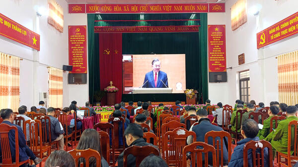 XÃ QUAN SƠN DỰ HỘI NGHỊ TRỰC TUYẾN NGHIÊN CỨU, HỌC TẬP, QUÁN TRIỆT VÀ TRIỂN KHAI HAI NGHỊ QUYẾT CỦA BỘ CHÍNH TRỊ