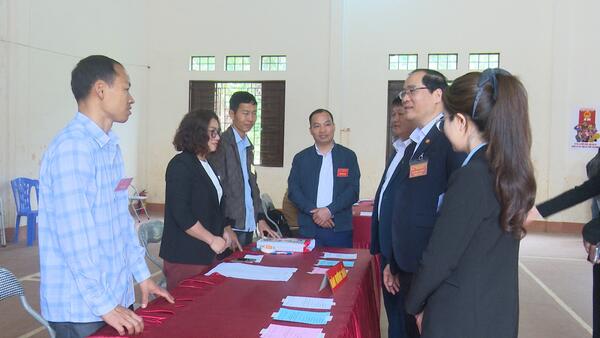 Lãnh đạo Tỉnh kiểm tra công tác bầu cử tại xã Quan Sơn