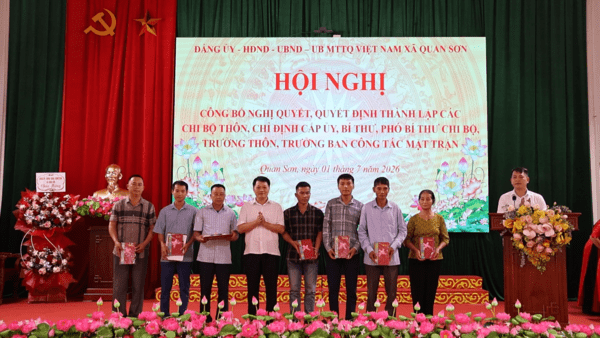 XÃ QUAN SƠN CÔNG BỐ CÁC QUYẾT ĐỊNH VỀ SẮP XẾP TỔ CHỨC THÔN VÀ CÔNG TÁC CÁN BỘ